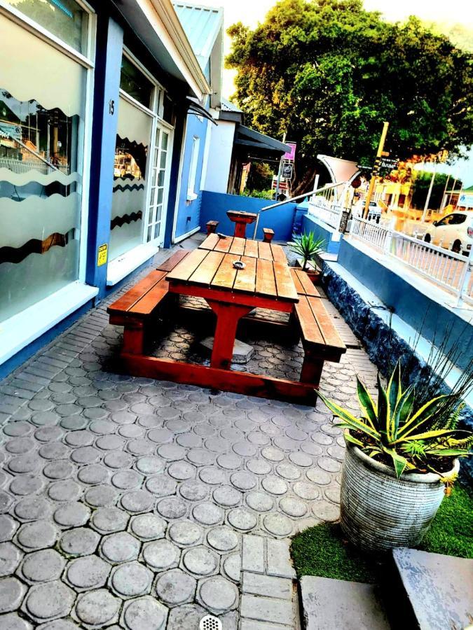 Хостел Shark Shack Backpackers Моссел-Бей Экстерьер фото