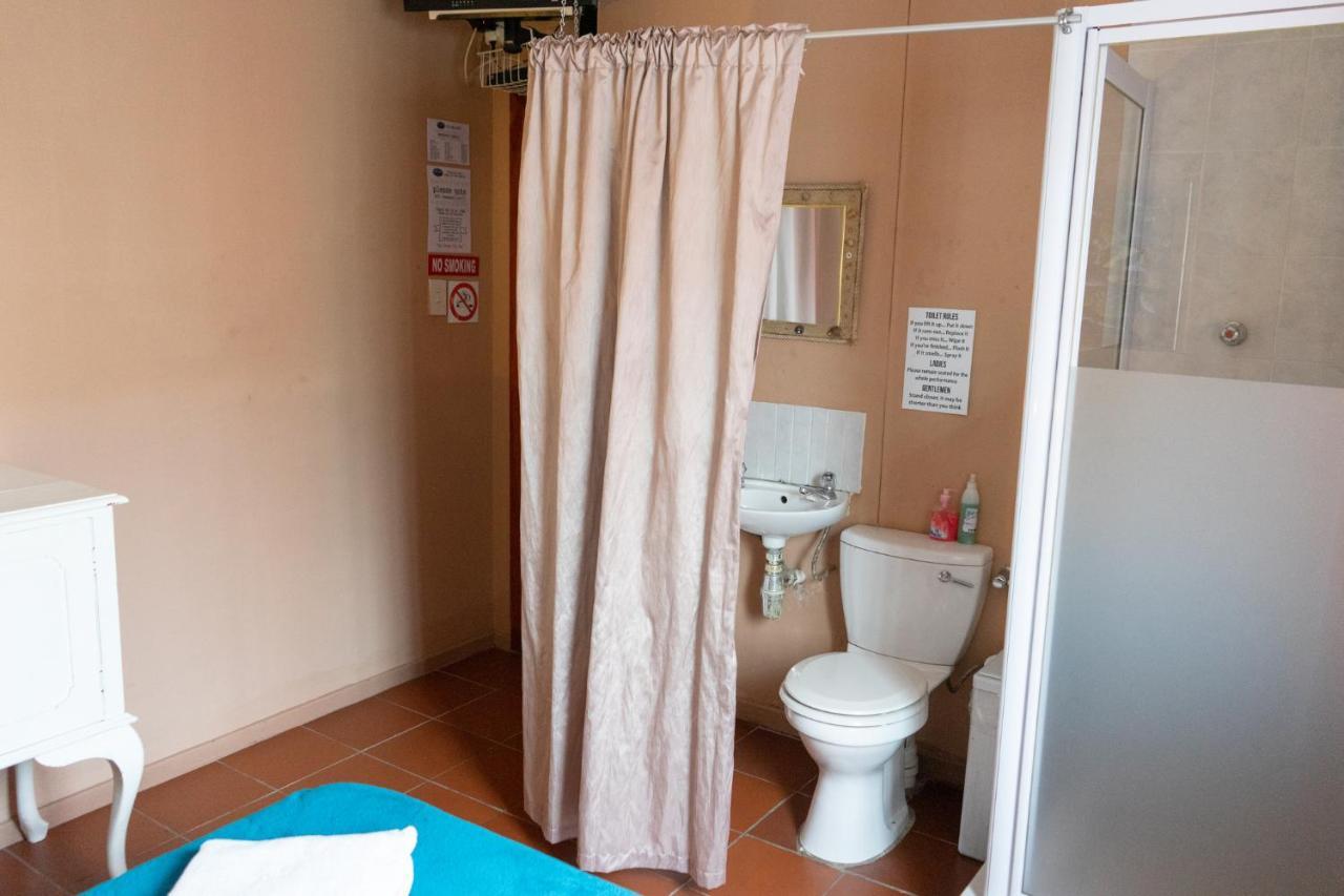 Хостел Shark Shack Backpackers Моссел-Бей Экстерьер фото
