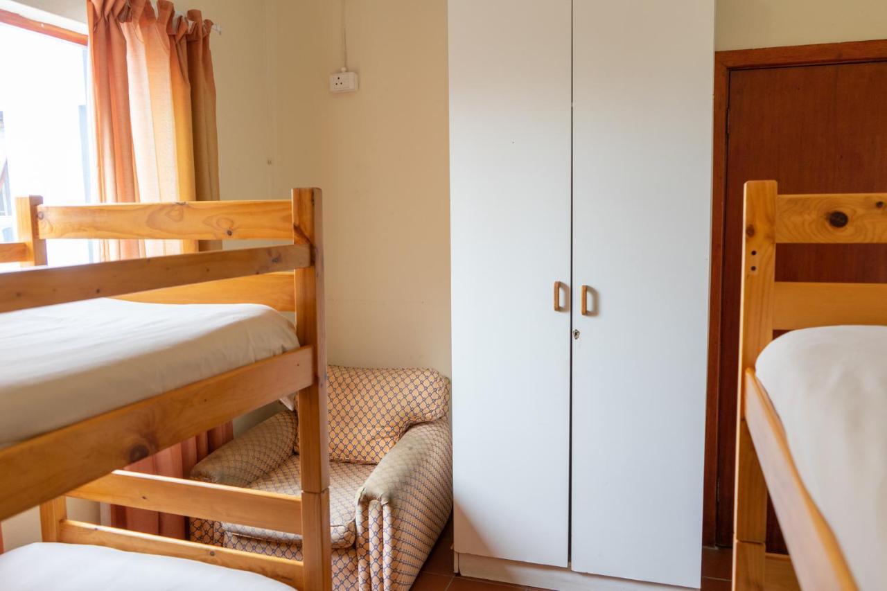 Хостел Shark Shack Backpackers Моссел-Бей Экстерьер фото